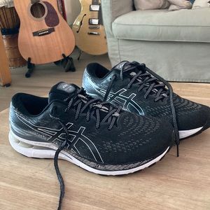 ASICS gel kayano 28. Men’s size 10.5 extra wide.